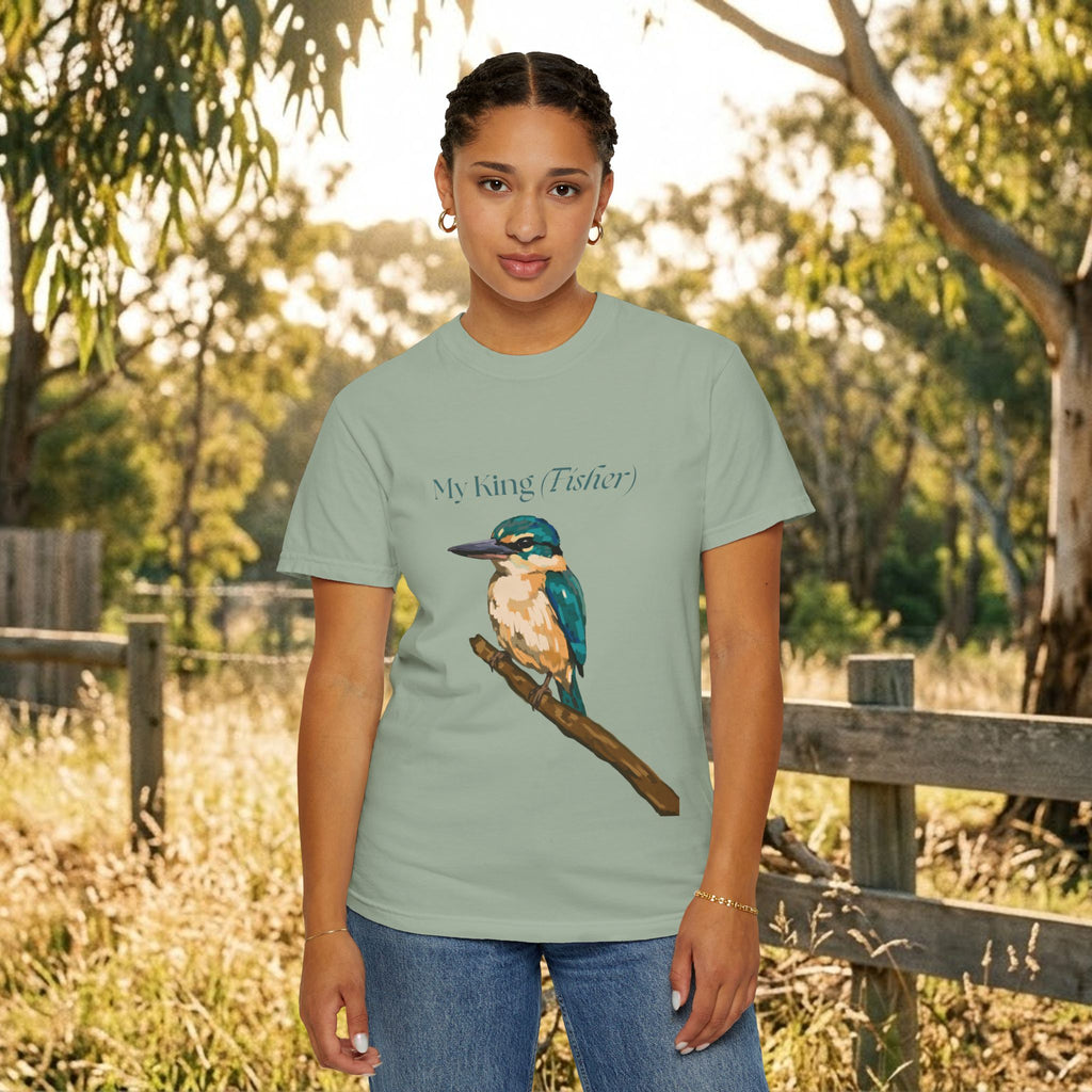 Green kingfisher graphic T-shirt, crew neck short sleeves on model