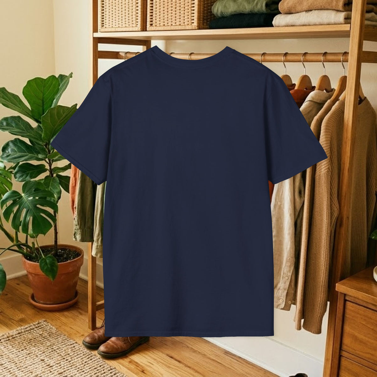 Navy crewneck T-shirt with plain back, short sleeves