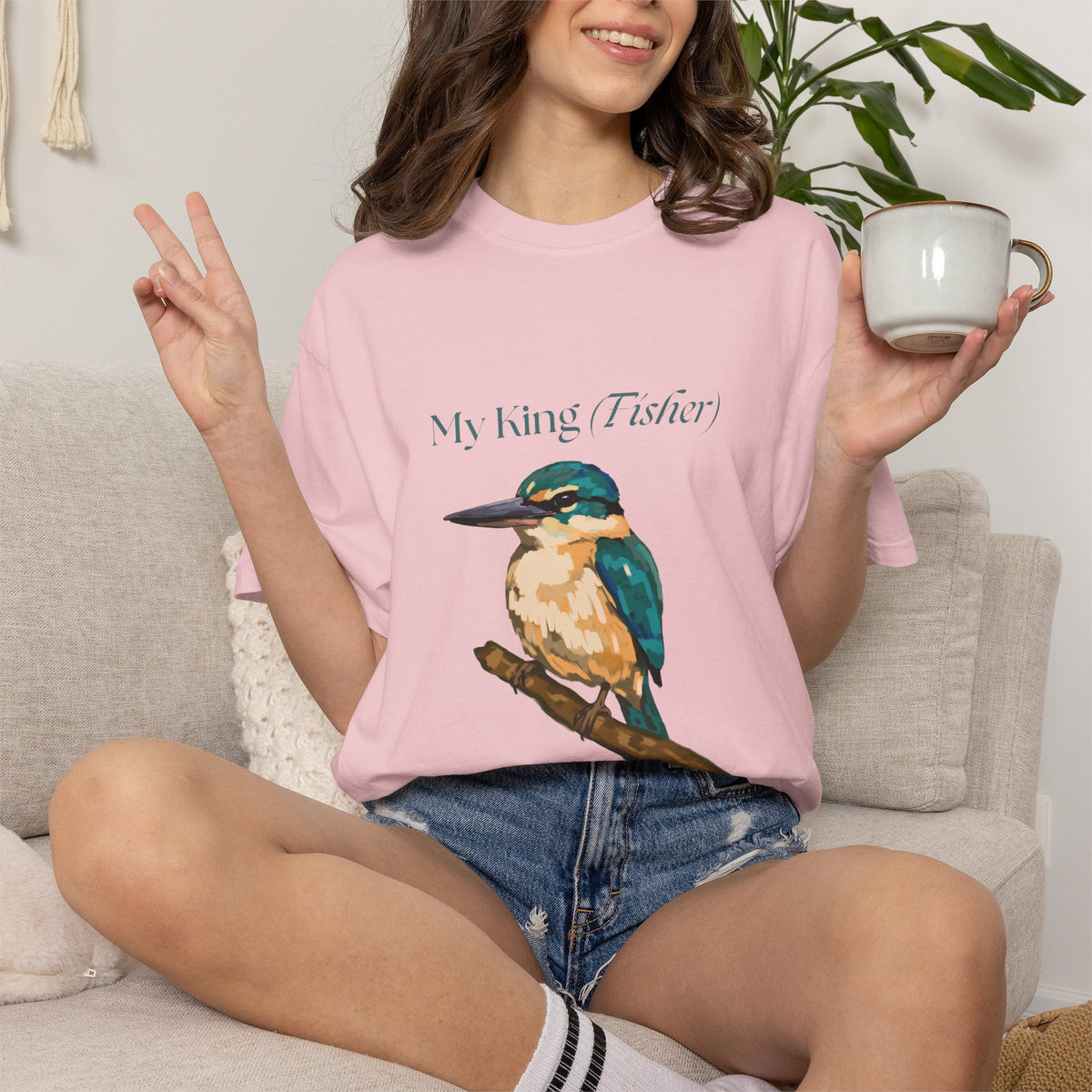 Pink kingfisher graphic t-shirt with front print, crew neckline